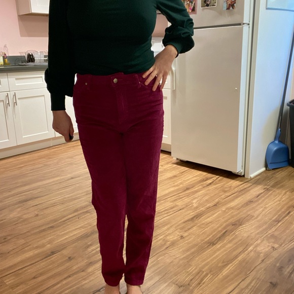 Berry Colored UO corduroy Mom Hi Rise Pants size 26 - Picture 4 of 4